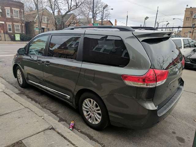 Toyota Sienna 2013 photo 5